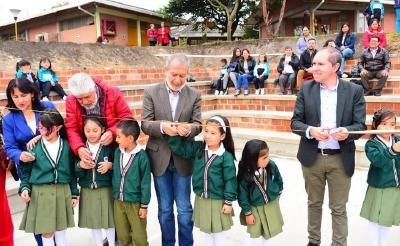 Alcalde De Pasto Entregó Obras De Nuevas Graderías En La Cancha De La Sede Prescolar De La IEM Ciudadela De Pasto Alcalde De Pasto Entregó Obras De Nuevas Graderías En La Cancha De La Sede Prescolar De La IEM Ciudadela De Pasto